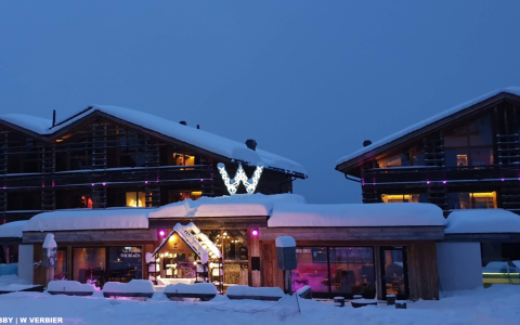 万豪全球酒店集团 2025 年 7 月 7 日至 27 日期间入住可享 20% 折扣（周日前预订）