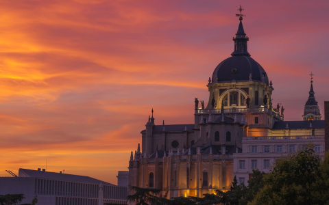 【每日特价机票】-商务舱- 阿维安卡航空-多伦多至马德里，起价$1,847/加元$2,545