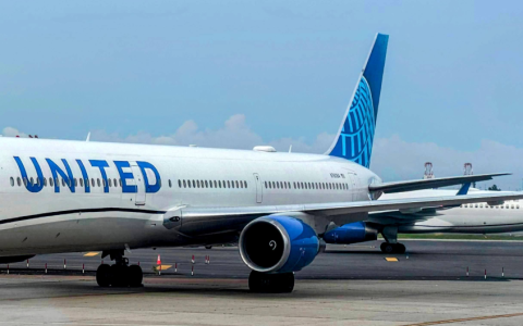 美联航里程计划（MileagePlus）购买里程活动：最高可享100%神秘奖励，活动截止至2025年8月24日。