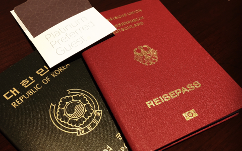 警告：护照内贴有纪念（旅游）邮票可能导致证件失效