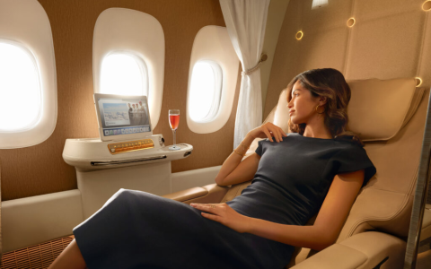 阿联酋航空在头等舱新增唐培里侬香槟王粉红香槟 2009 年份酒