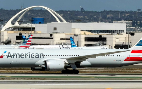 美国航空 AAdvantage 积分网购优惠活动，最高可享五折优惠，活动持续至 2025 年 12 月 2 日。