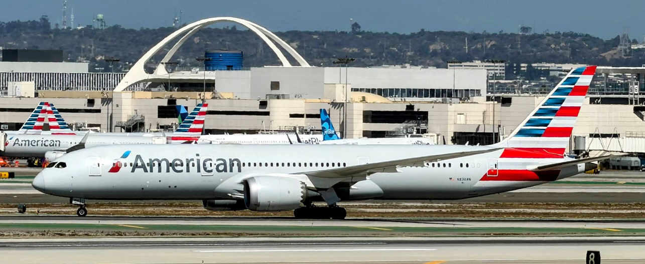 美国航空 AAdvantage 积分网购优惠活动，最高可享五折优惠，活动持续至 2025 年 12 月 2 日。