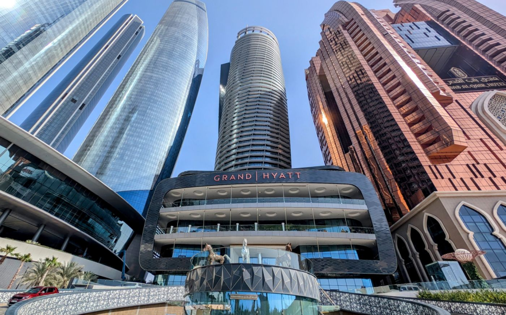 凯悦天地会员入住欧洲、中东及非洲地区酒店可获高达 20,000 点奖励积分，活动持续至 2025 年 12 月 20 日