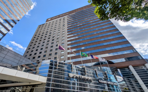 2025 年黑色星期五雅高酒店 40% 至 50% 折扣促销，入住时间 2025 年 12 月 19 日至 2026 年 12 月 18 日（需在 12 月 3 日前预订）