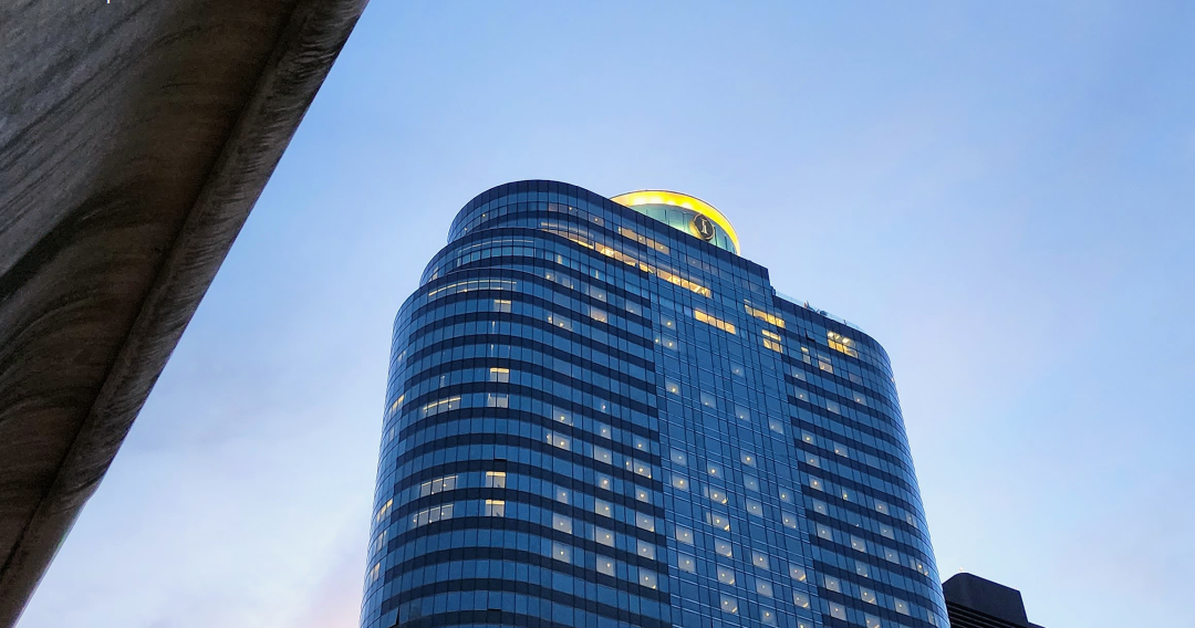 洲际酒店集团荣誉客会 10% 至 15% 奖励折扣促销活动，入住时间 2026 年 1 月 4 日至 2 月 28 日（预订截止日期 12 月 11 日）