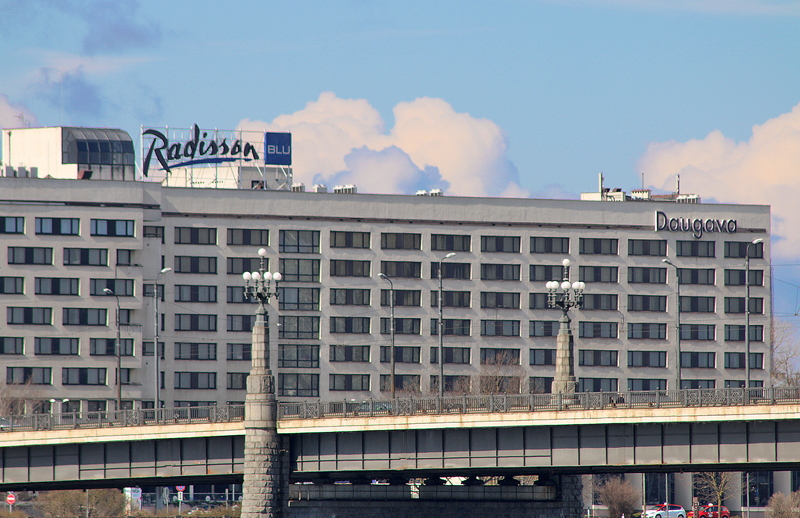 入住丽笙酒店，使用丽笙礼赏卡可节省高达 35% 的费用