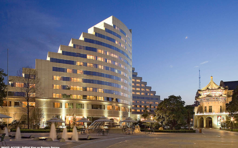 雅高大中华区万事达卡 15% 至 20% 折扣房价计划，入住有效期至 2026 年 12 月 10 日