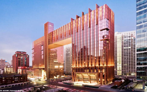 雅高集团大中华区所有酒店套房预订，即享第三晚免费优惠，预订时间截至 2026 年 4 月 8 日（预订截止日期为 3 月 16 日）