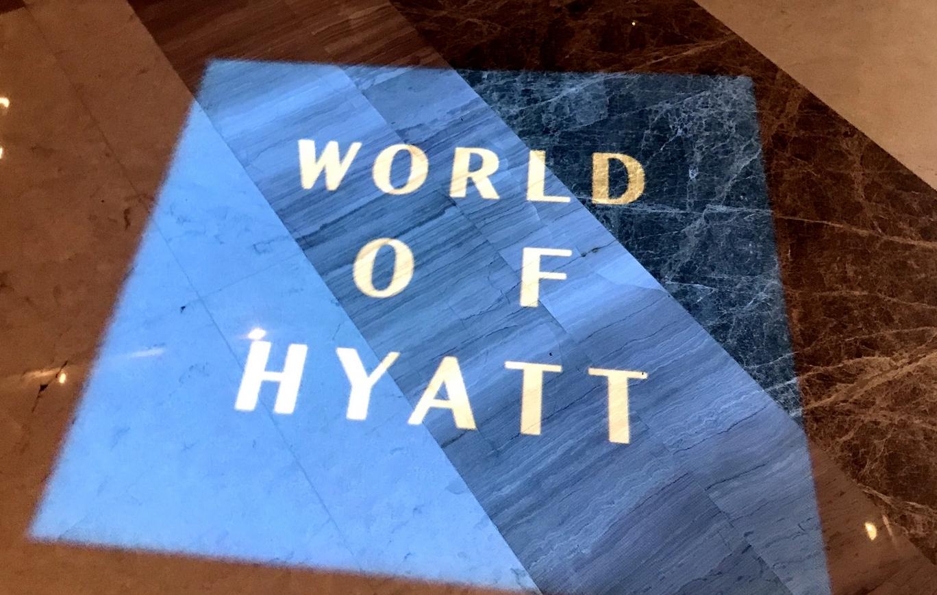 入住 44 家新凯悦酒店中的任意一家，每晚可获 500 点奖励积分